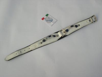 Halsband wit lak op zwart leer