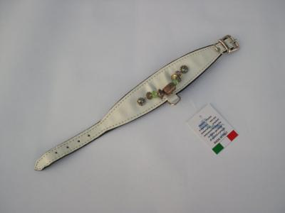 Halsband wit lak op zwart leer