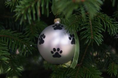 Kerstbal wit met poot p/6