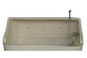 Spatwand WT + kraan voor Hondenbad